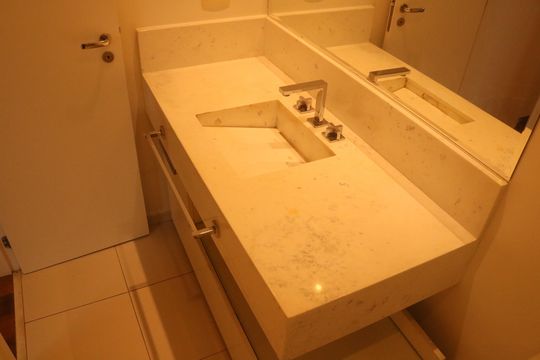 Apartamento à venda, com 137 m², 3 quartos e 3 vagas — Banheiro da Suíte 1