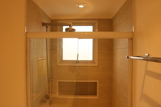 Apartamento à venda, com 137 m², 3 quartos e 3 vagas — Banheiro da Suíte 2