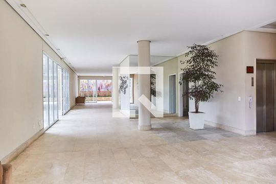 Apartamento à venda, com 137 m², 3 quartos e 3 vagas — Hall social