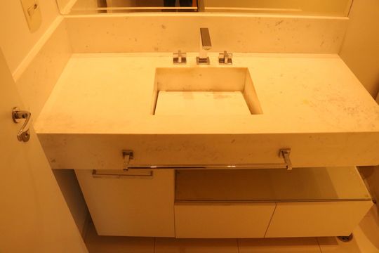 Apartamento à venda, com 137 m², 3 quartos e 3 vagas — Banheiro da Suíte 1