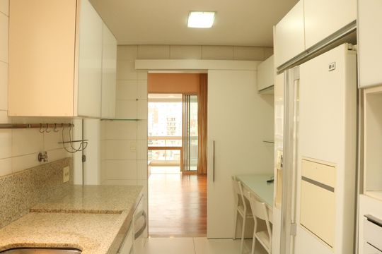 Apartamento à venda, com 137 m², 3 quartos e 3 vagas — Cozinha