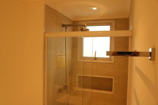 Apartamento à venda, com 137 m², 3 quartos e 3 vagas — Banheiro da Suíte 2