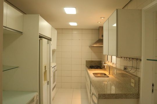 Apartamento à venda, com 137 m², 3 quartos e 3 vagas — Cozinha