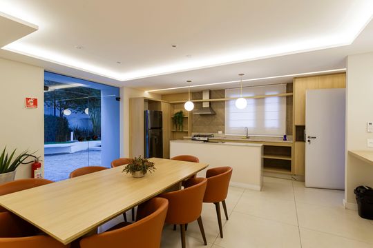 Compra apartamento mobiliado com 3 quartos e varanda. — Área comum - Salão de festas