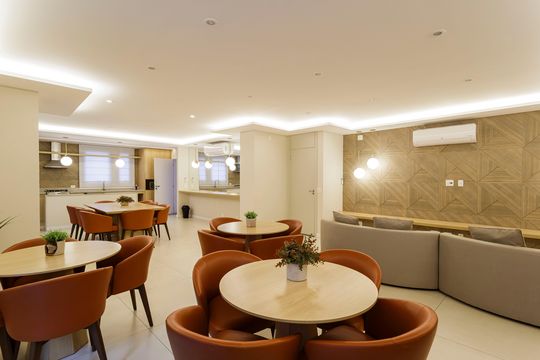Compra apartamento mobiliado com 3 quartos e varanda. — Área comum - Salão de festas