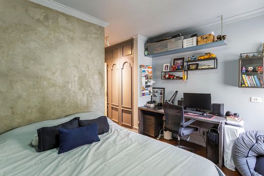 Compra apartamento mobiliado com 3 quartos e varanda. — Suíte 1