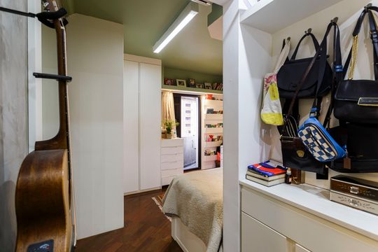 Compra apartamento mobiliado com 3 quartos e varanda. — Suíte 2