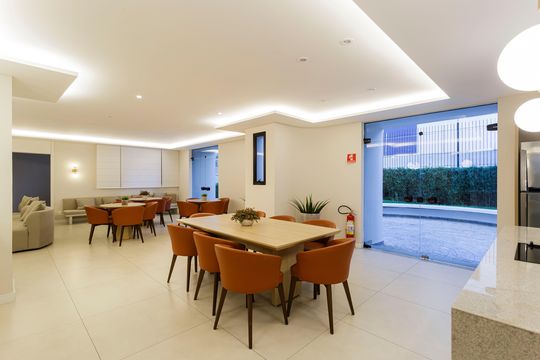 Compra apartamento mobiliado com 3 quartos e varanda. — Área comum - Salão de festas