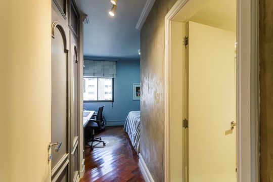 Compra apartamento mobiliado com 3 quartos e varanda. — Suíte 1