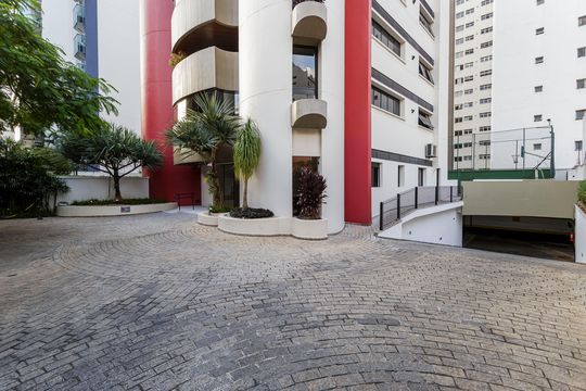 Compra apartamento mobiliado com 3 quartos e varanda. — Área comum