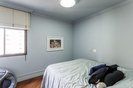 Compra apartamento mobiliado com 3 quartos e varanda. — Suíte 1
