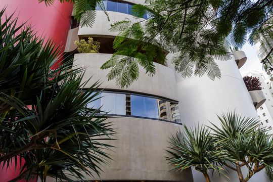 Compra apartamento mobiliado com 3 quartos e varanda. — Área comum