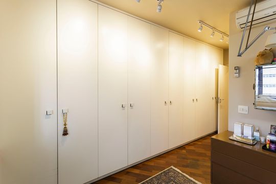 Compra apartamento mobiliado com 3 quartos e varanda. — Suíte 3