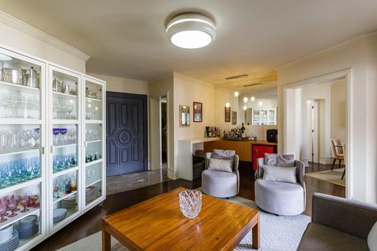 Compra apartamento mobiliado com 3 quartos e varanda. — foto 1
