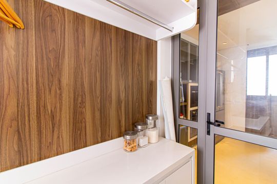 Comprar apartamento mobiliado com 3 quartos, piscina e academia no condomínio. — Área de Serviço