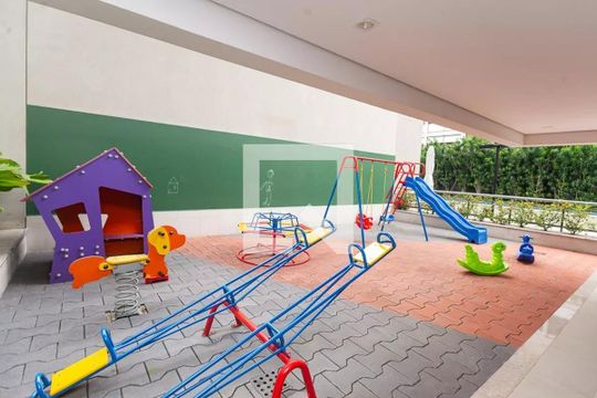 Comprar apartamento mobiliado com 3 quartos, piscina e academia no condomínio. — Playground