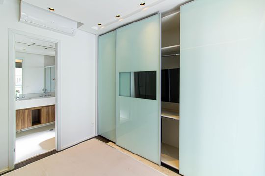 Comprar apartamento mobiliado com 3 quartos, piscina e academia no condomínio. — Suíte 2