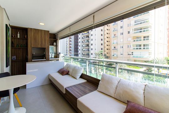 Comprar apartamento mobiliado com 3 quartos, piscina e academia no condomínio. — Varanda