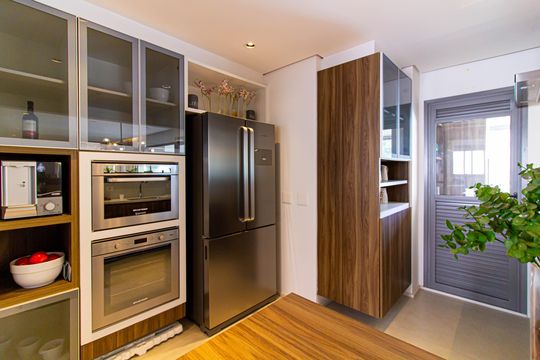 Comprar apartamento mobiliado com 3 quartos, piscina e academia no condomínio. — Cozinha