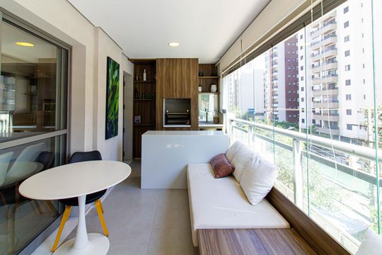 Comprar apartamento mobiliado com 3 quartos, piscina e academia no condomínio. — Varanda