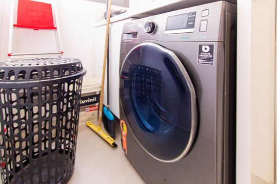 Comprar apartamento mobiliado com 3 quartos, piscina e academia no condomínio. — Área de Serviço