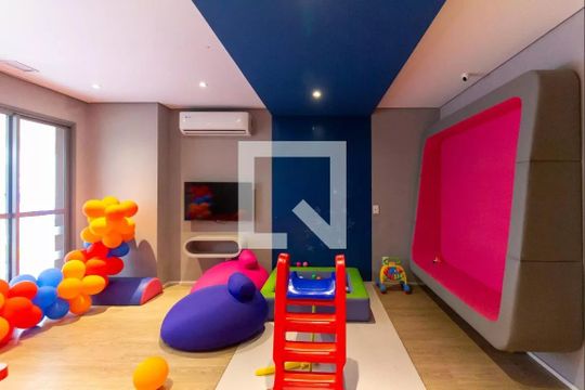 Comprar apartamento mobiliado com 3 quartos, piscina e academia no condomínio. — Brinquedoteca