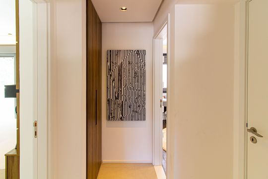 Comprar apartamento mobiliado com 3 quartos, piscina e academia no condomínio. — Corredor