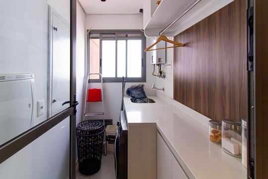 Comprar apartamento mobiliado com 3 quartos, piscina e academia no condomínio. — Área de Serviço
