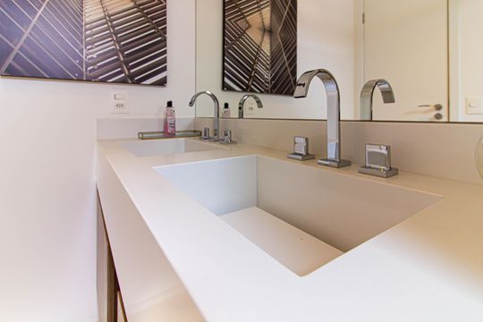 Comprar apartamento mobiliado com 3 quartos, piscina e academia no condomínio. — Banheiro da Suíte 2