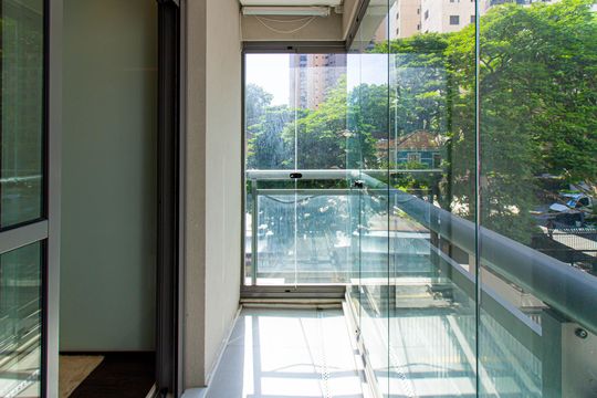 Comprar apartamento mobiliado com 3 quartos, piscina e academia no condomínio. — Varanda da Suíte 2