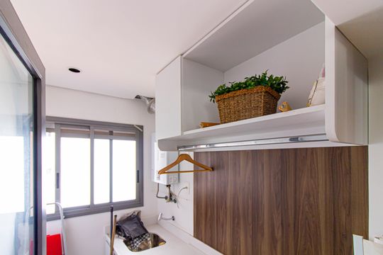 Comprar apartamento mobiliado com 3 quartos, piscina e academia no condomínio. — Área de Serviço