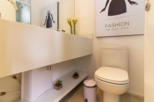 Comprar apartamento mobiliado com 3 quartos, piscina e academia no condomínio. — Banheiro da Suíte 3