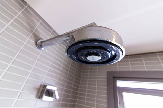 Comprar apartamento mobiliado com 3 quartos, piscina e academia no condomínio. — Banheiro da Suíte 3