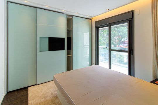 Comprar apartamento mobiliado com 3 quartos, piscina e academia no condomínio. — Suíte 2