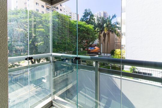 Comprar apartamento mobiliado com 3 quartos, piscina e academia no condomínio. — Varanda da Suíte 2
