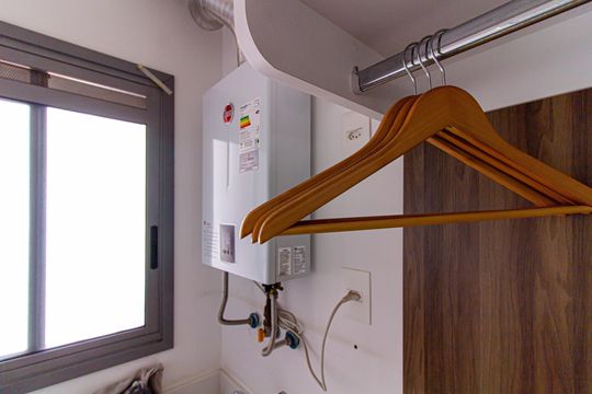 Comprar apartamento mobiliado com 3 quartos, piscina e academia no condomínio. — Área de Serviço