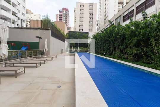 Comprar apartamento mobiliado com 3 quartos, piscina e academia no condomínio. — Piscina