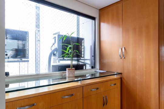 Apartamento à venda, com 196 m², 4 quartos e 3 vagas — Escritório