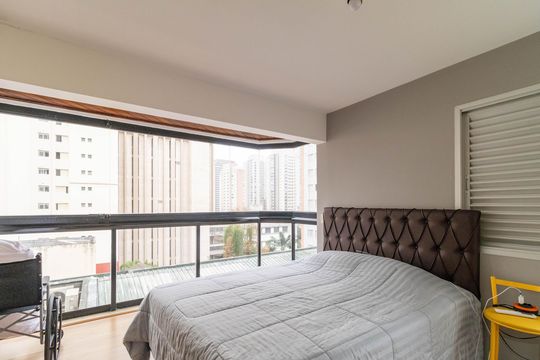 Apartamento à venda, com 196 m², 4 quartos e 3 vagas — Suíte 2