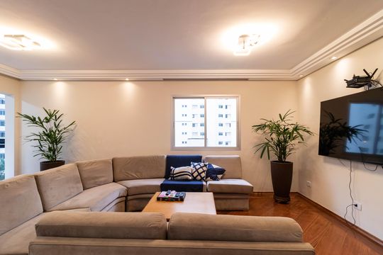 Apartamento à venda, com 196 m², 4 quartos e 3 vagas — Sala