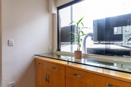 Apartamento à venda, com 196 m², 4 quartos e 3 vagas — Escritório