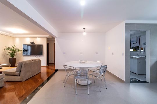 Apartamento à venda, com 196 m², 4 quartos e 3 vagas — Sala de Jantar