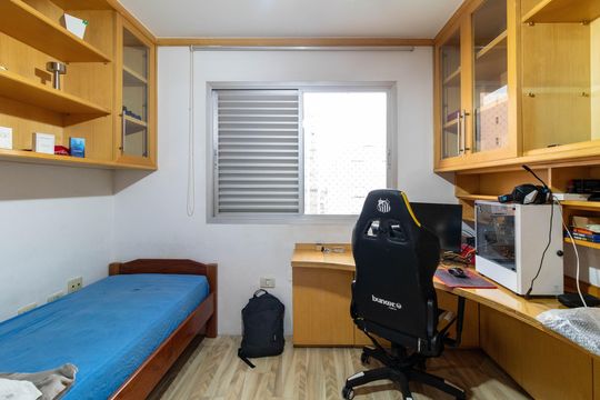 Apartamento à venda, com 196 m², 4 quartos e 3 vagas — Quarto