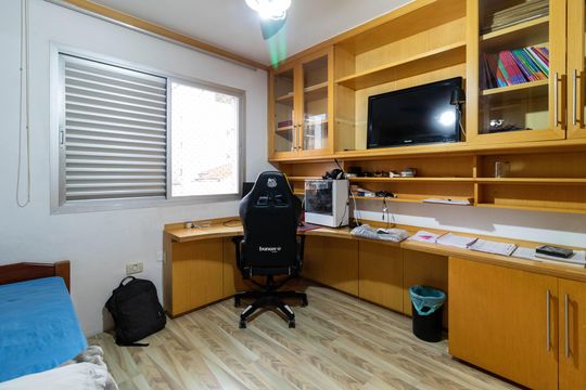 Apartamento à venda, com 196 m², 4 quartos e 3 vagas — Quarto
