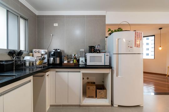 Apartamento à venda, com 196 m², 4 quartos e 3 vagas — Cozinha