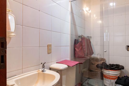 Apartamento à venda, com 196 m², 4 quartos e 3 vagas — Banheiro de serviço