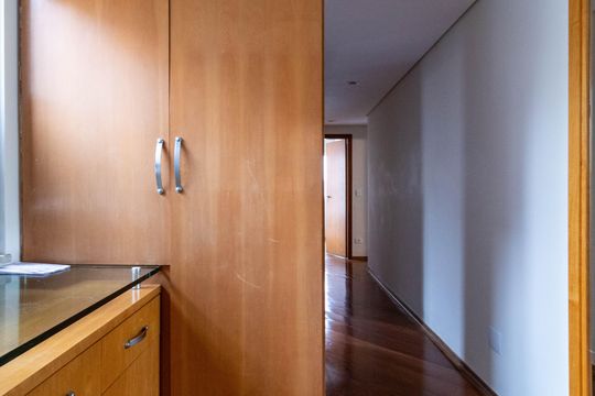 Apartamento à venda, com 196 m², 4 quartos e 3 vagas — Escritório