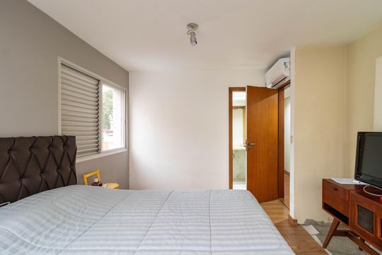 Apartamento à venda, com 196 m², 4 quartos e 3 vagas — Suíte 2