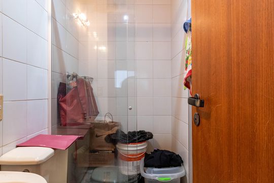 Apartamento à venda, com 196 m², 4 quartos e 3 vagas — Banheiro de serviço
