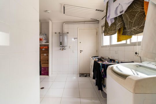 Apartamento à venda, com 196 m², 4 quartos e 3 vagas — Área de Serviço